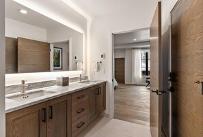 Sèche-cheveux, serviettes fournies