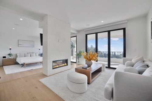 Villa Solea - Mulholland Retreat w/ Pool, Spa & Iconic LA Views