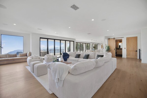 Luxury Villa, Multiple Beds, Pool Access, Mountain View (Villa Solea) | Interior