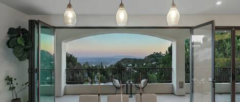 Luxury-Villa, Mehrere Betten, Poolzugang, Bergblick (Villa Solea) | Ausblick vom Zimmer