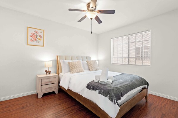 1 habitación, tabla de planchar con plancha, wifi y ropa de cama 