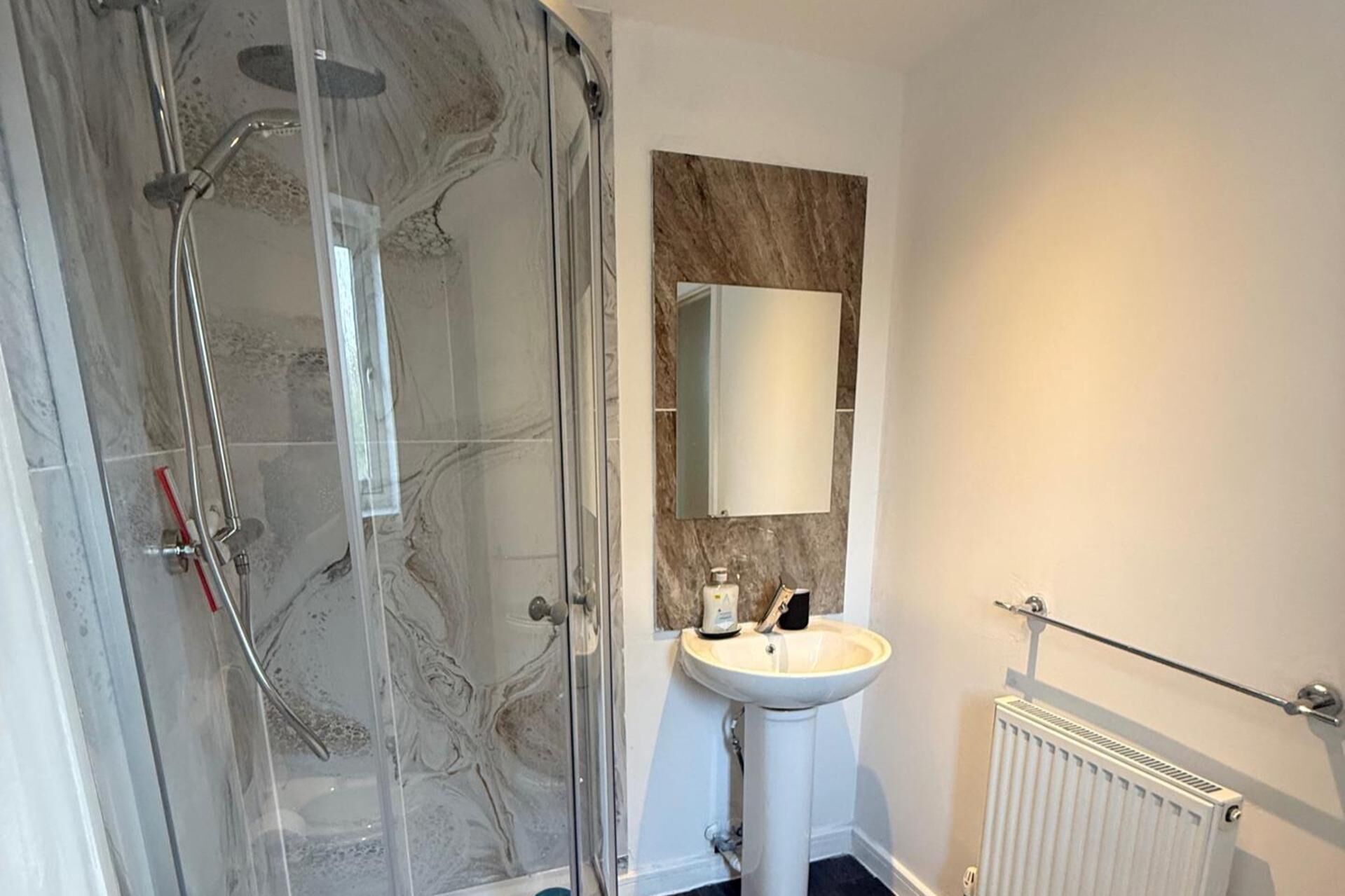 Vòi sen/bồn tắm kết hợp, bồn tắm ngâm, khăn tắm 