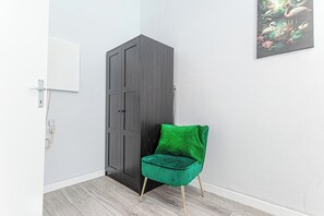 Iron/ironing board, free WiFi - Cozy 2BR 1LR Apt Near Westbahnhof (Vienna)