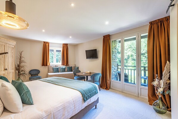 Superior Double Room, Balcony, River View | In-room safe, blackout drapes, iron/ironing board