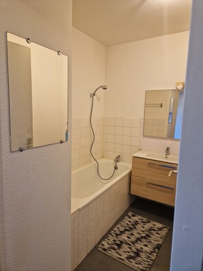 Handtücher, Seife, Toilettenpapier