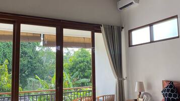 Zimmer, Balkon, Talblick | Laptopgeeigneter Arbeitsplatz, Bettwäsche