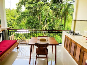 Kamar, 1 kamar tidur, pemandangan kolam renang | Dapur pribadi | Lemari es