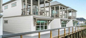 Marsh View Cottage with Pool + Boat Slip