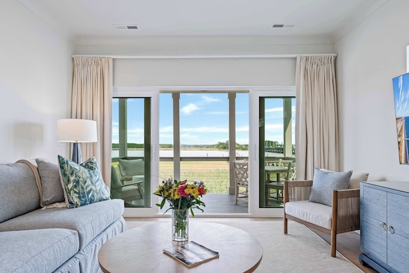 Televisión, oficina