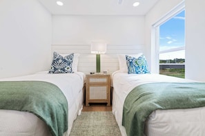 2 bedrooms, iron/ironing board, travel cot, WiFi - Poolside Villas @ Winyah Bay Club! (Georgetown)