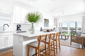 Fridge, microwave, oven, stovetop - Riverfront @ Winyah Bay Club! (Georgetown)