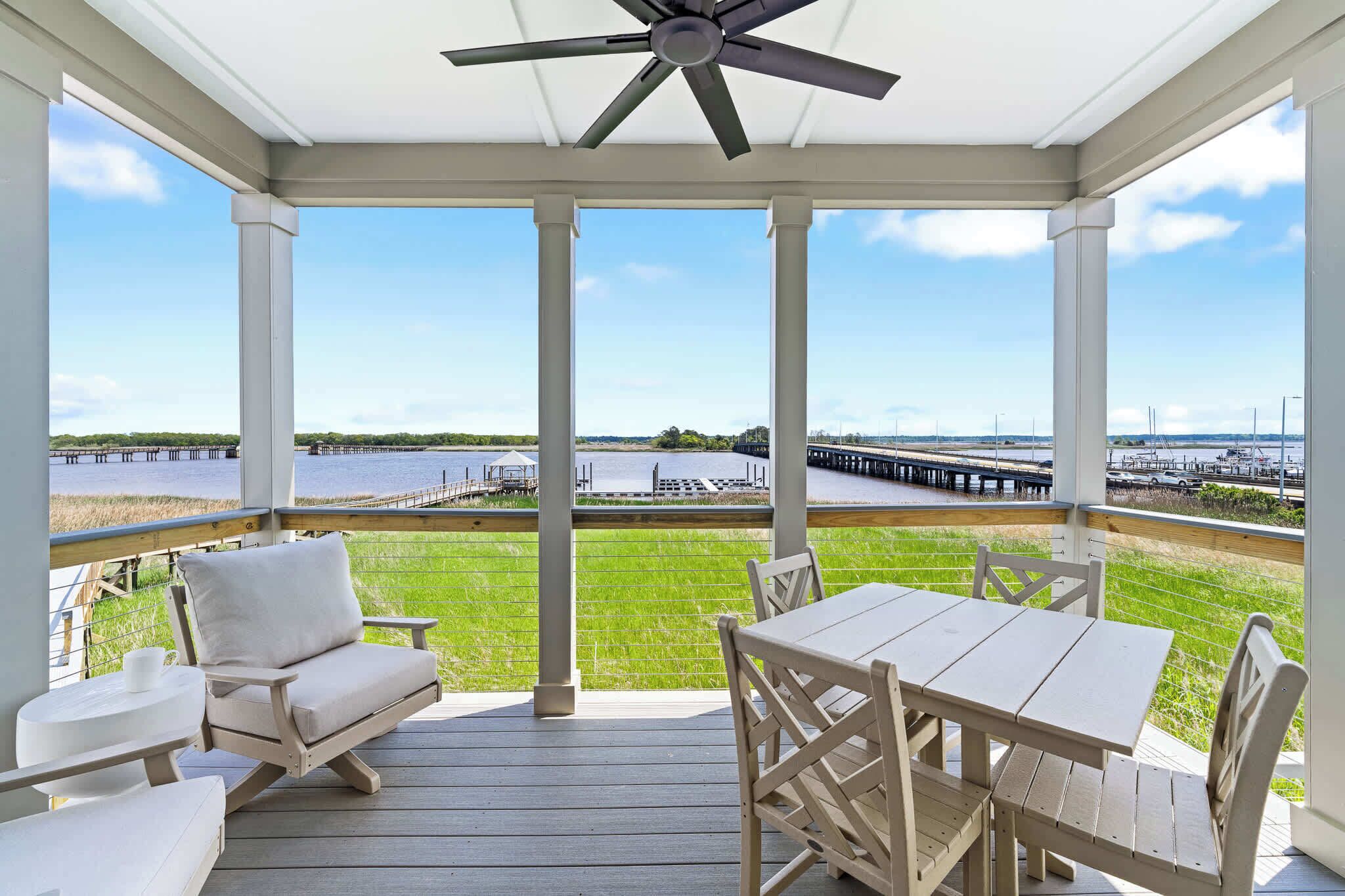 屋外ダイニングエリア