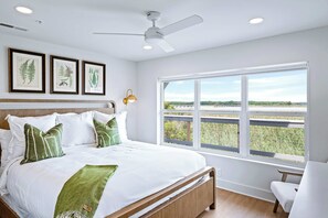 2 bedrooms, iron/ironing board, travel cot, WiFi - Marsh View Cottage with Pool + Boat Slip (Georgetown)