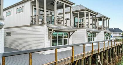 Creekside Villa w. Pool + Boat Slip