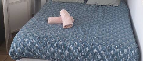 1 quarto, ferros/tábuas de passar roupa, acesso à internet