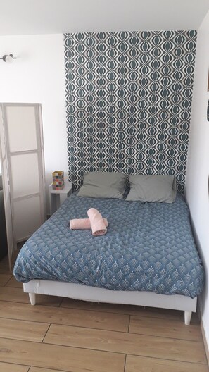 1 bedroom, iron/ironing board, Internet, bed sheets