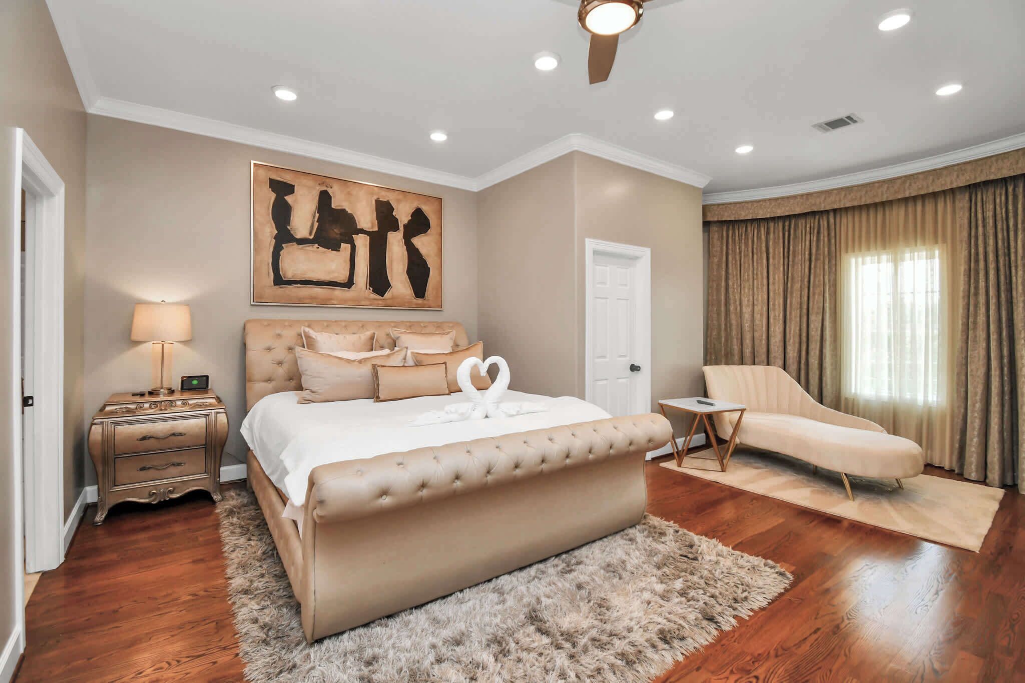 3 makuuhuonetta, silitysrauta/-lauta, vauvan matkasänky, Wi-Fi