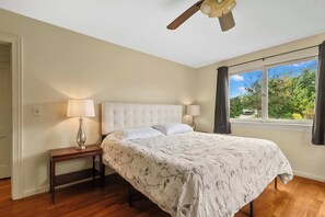 3 habitaciones, tabla de planchar con plancha, wifi y ropa de cama 