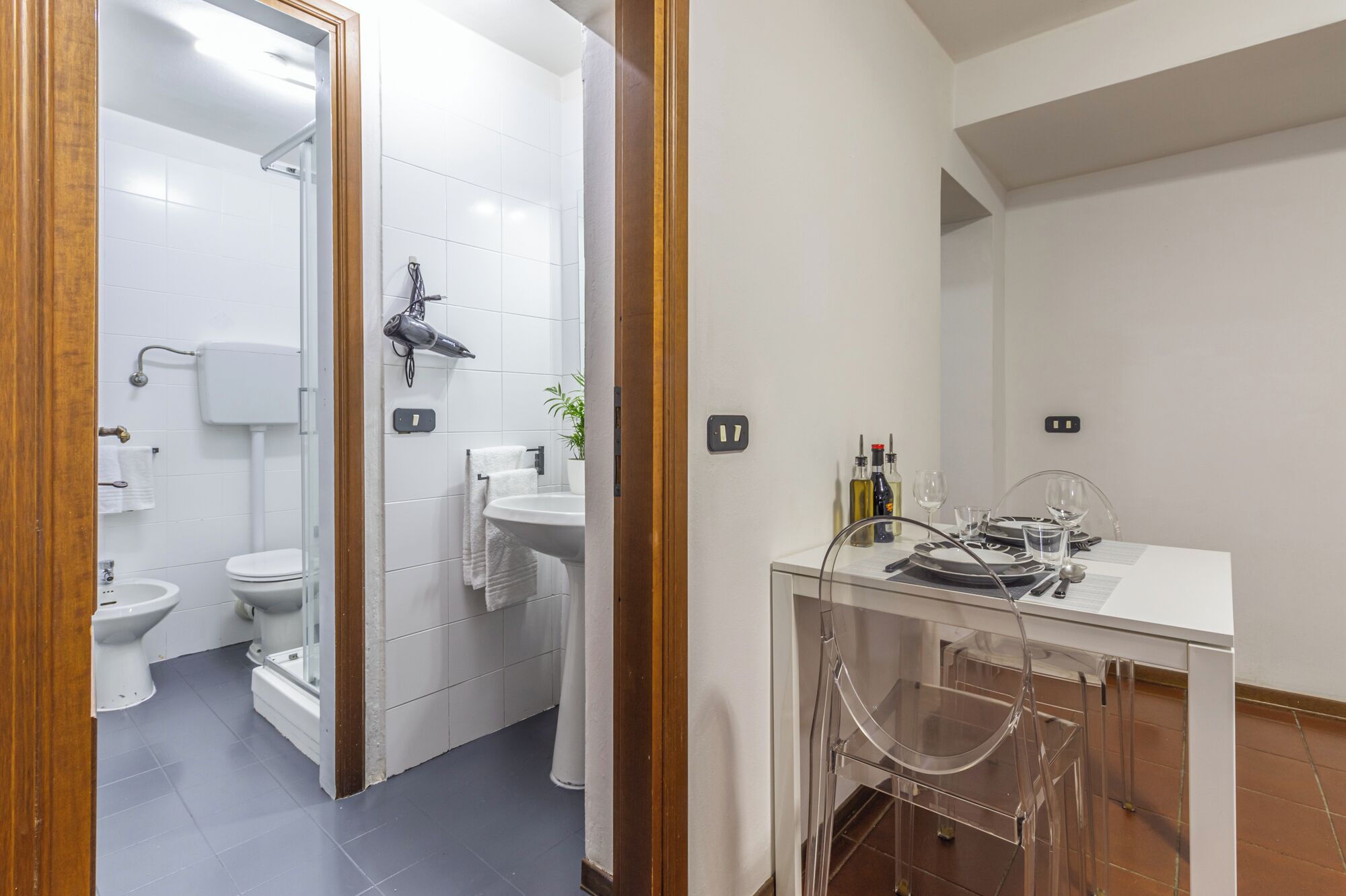 Dusche, Haartrockner, Bidet, Handtücher