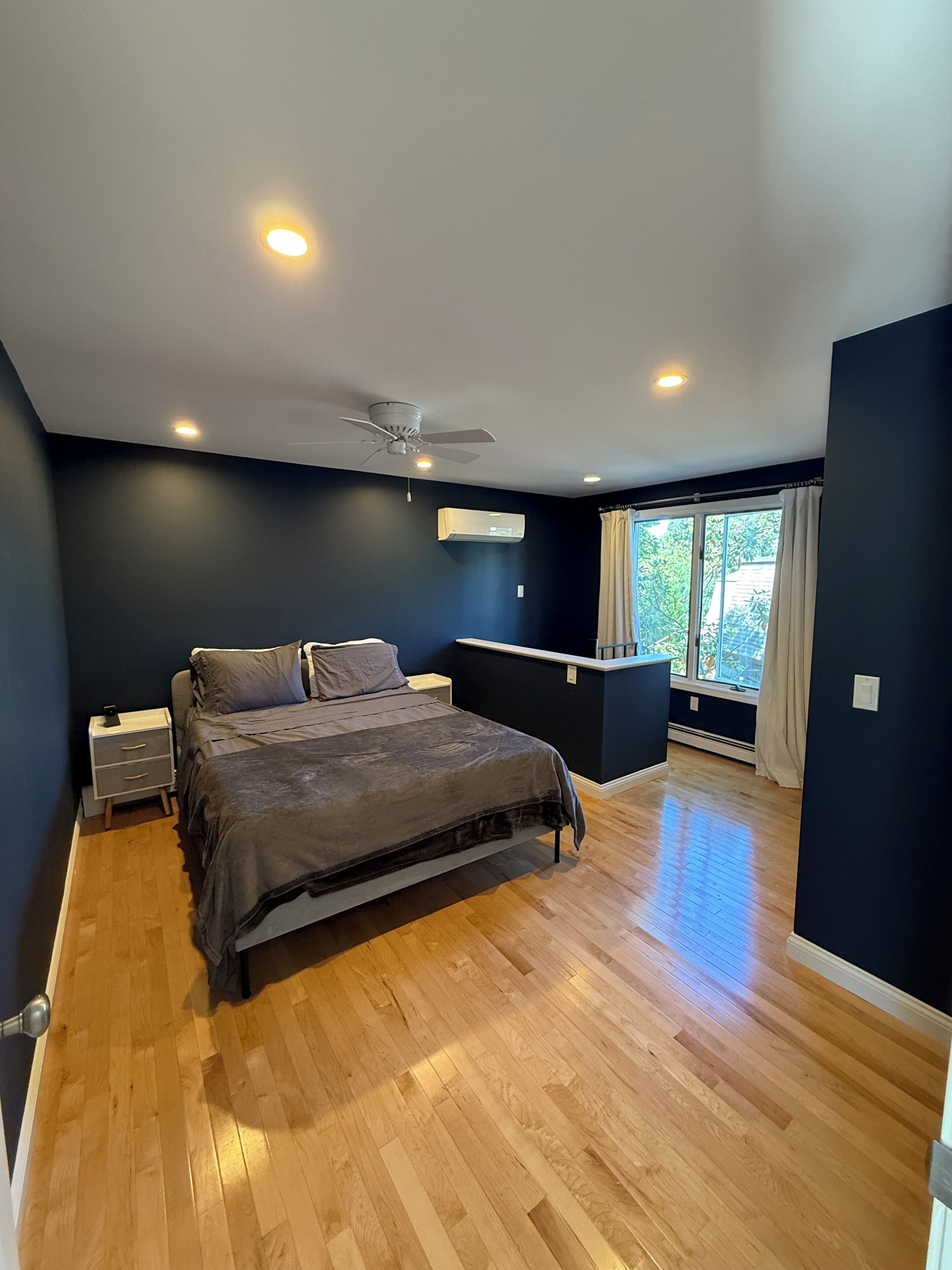 2 habitaciones, tabla de planchar con plancha, wifi y ropa de cama 