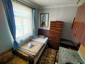 Appartement, vue ville | Bureau, espace de travail pour ordinateur portable, Wi-Fi gratuit