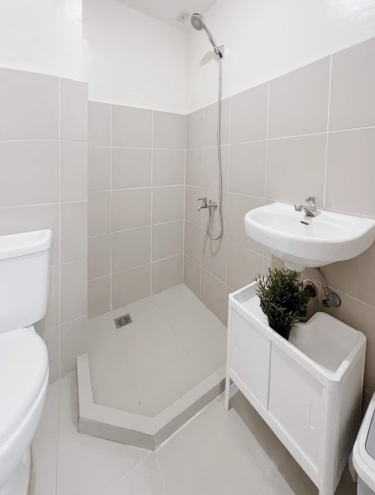 Doccia, bidet, asciugamani, sapone