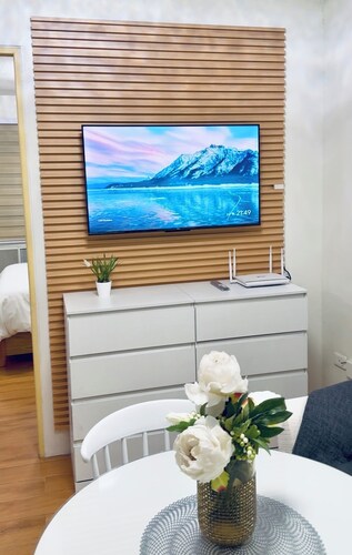 Cozy 2-Bedroom Condo with Smart Lock & Netflix 4K at Seawind