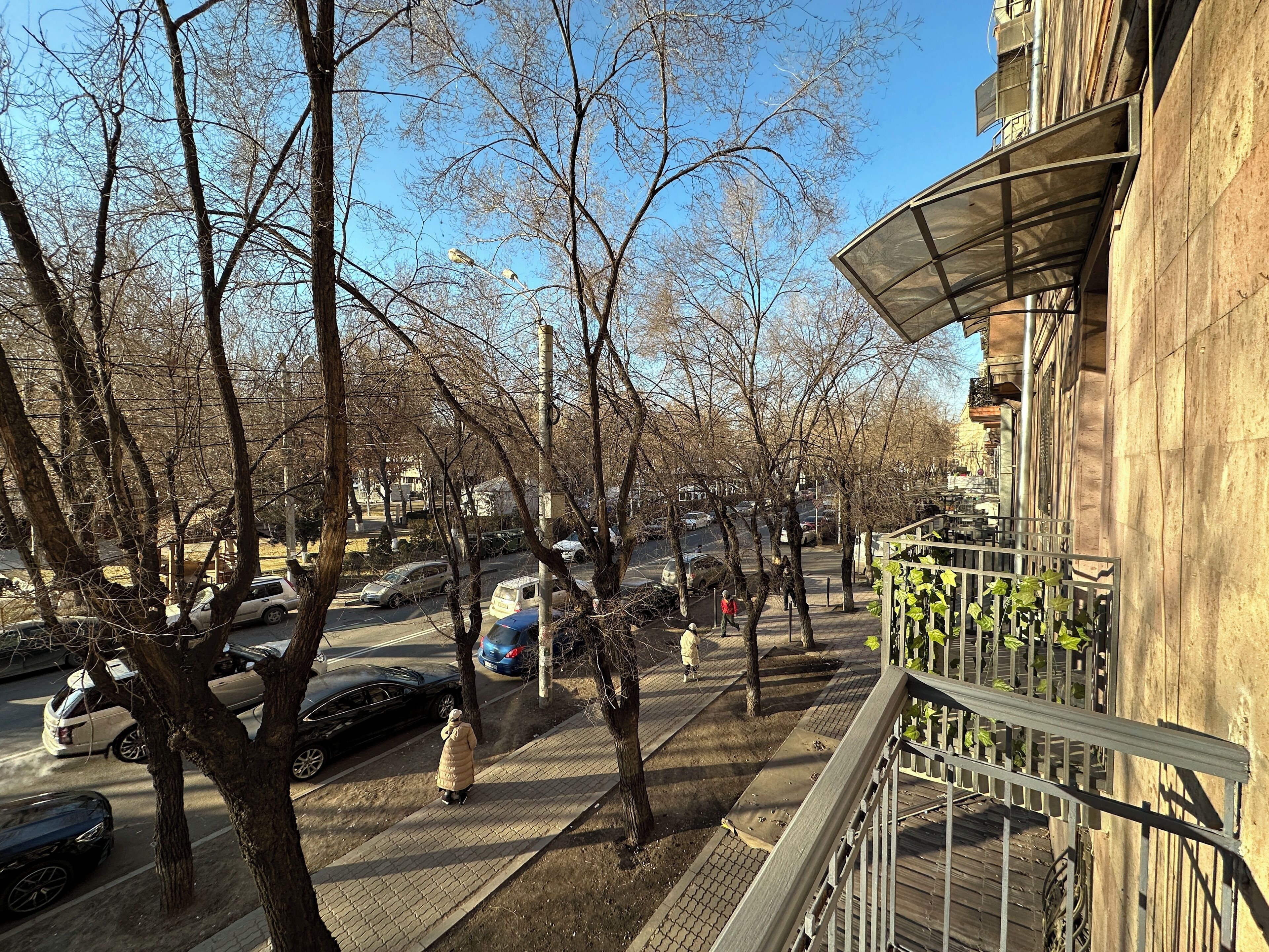 Perushuoneisto, parveke, näköala puistoon | Näkymä parvekkeelta