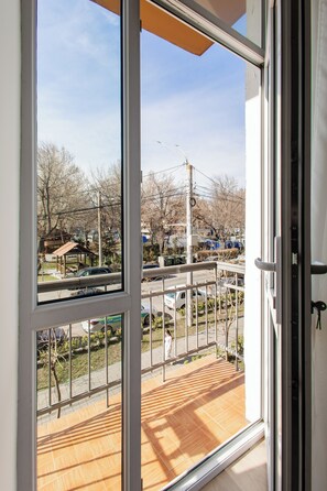 Basic Apartment, Balcony, Park View | Balcony