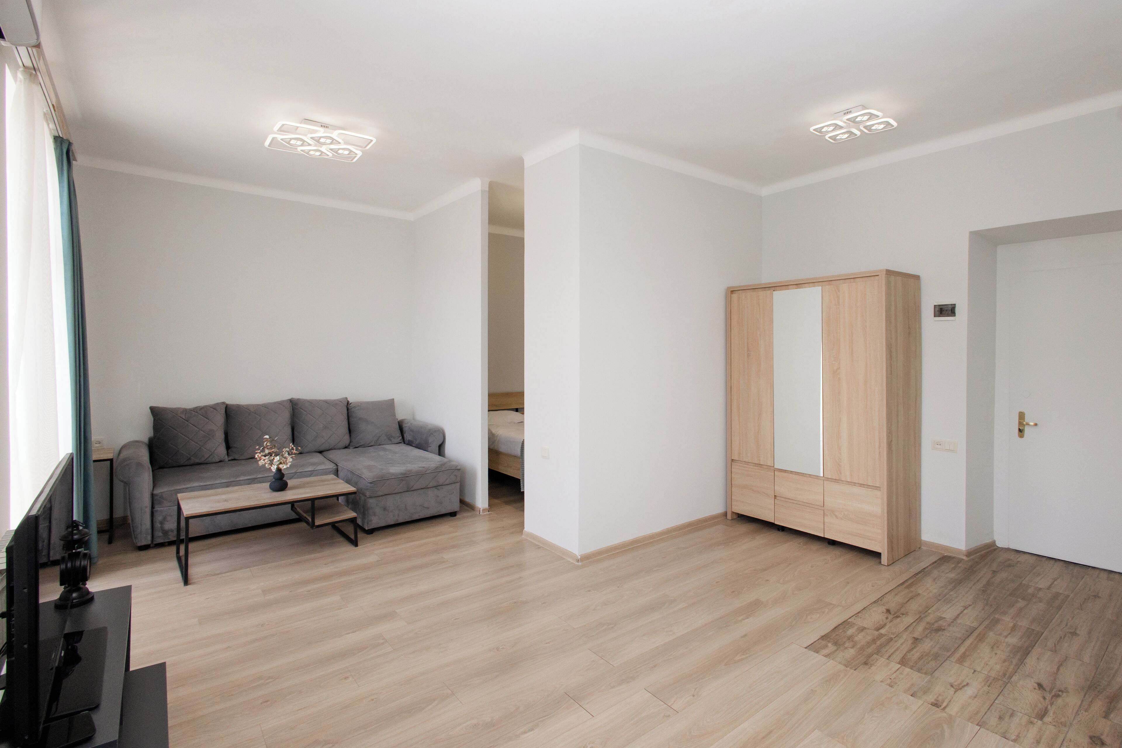 Departamento básico, balcón, vista al parque | Área de sala de estar