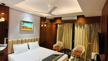 Bàn, khu vực làm việc phù hợp cho laptop