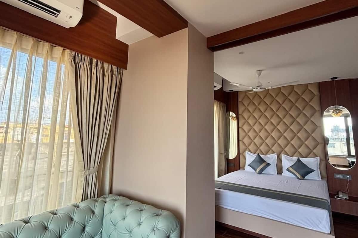 Suite | Meja kerja, ruang kerja ramah laptop, dan Wi-Fi gratis
