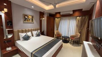 Bàn, khu vực làm việc phù hợp cho laptop