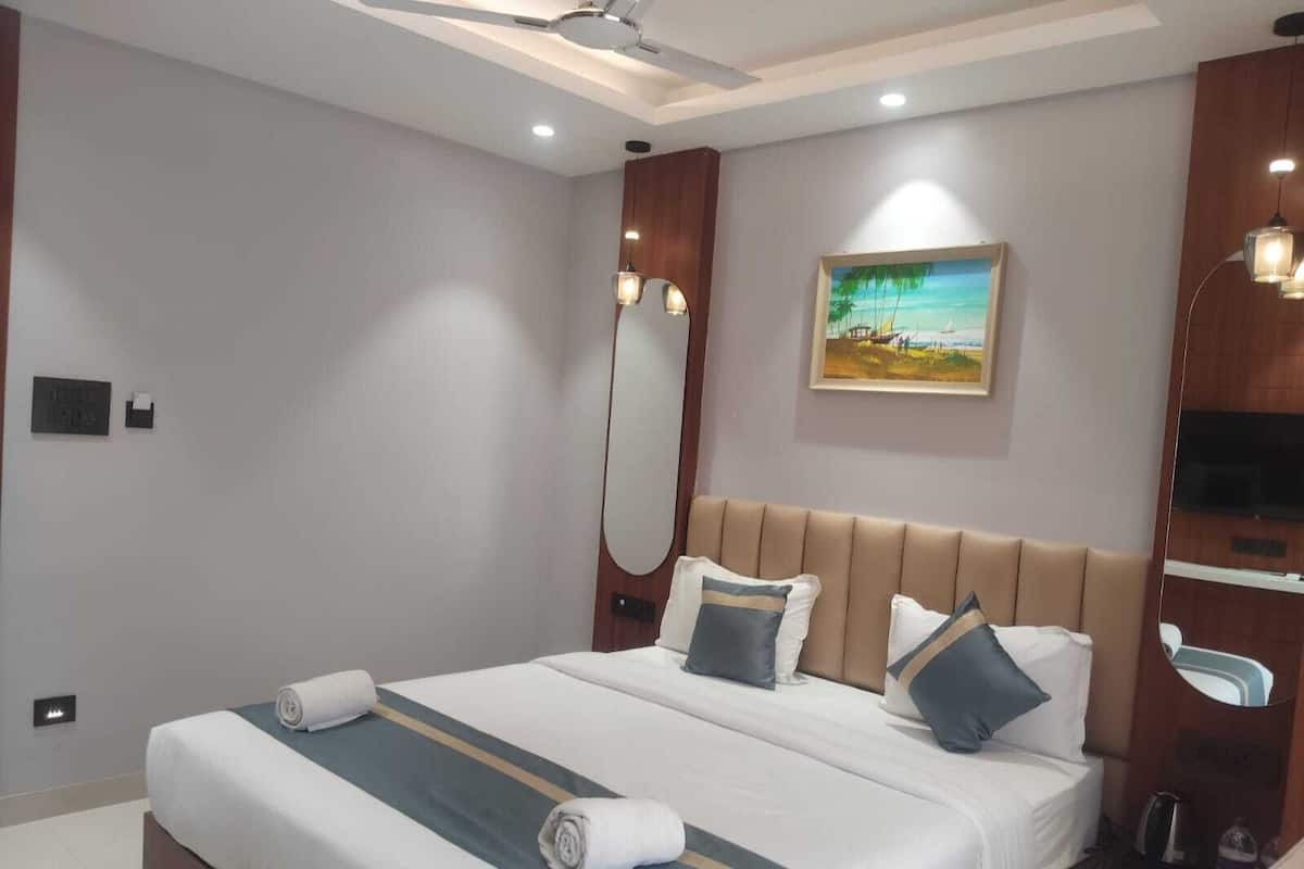 Escritorio, espacio para trabajar con laptop y wifi gratis