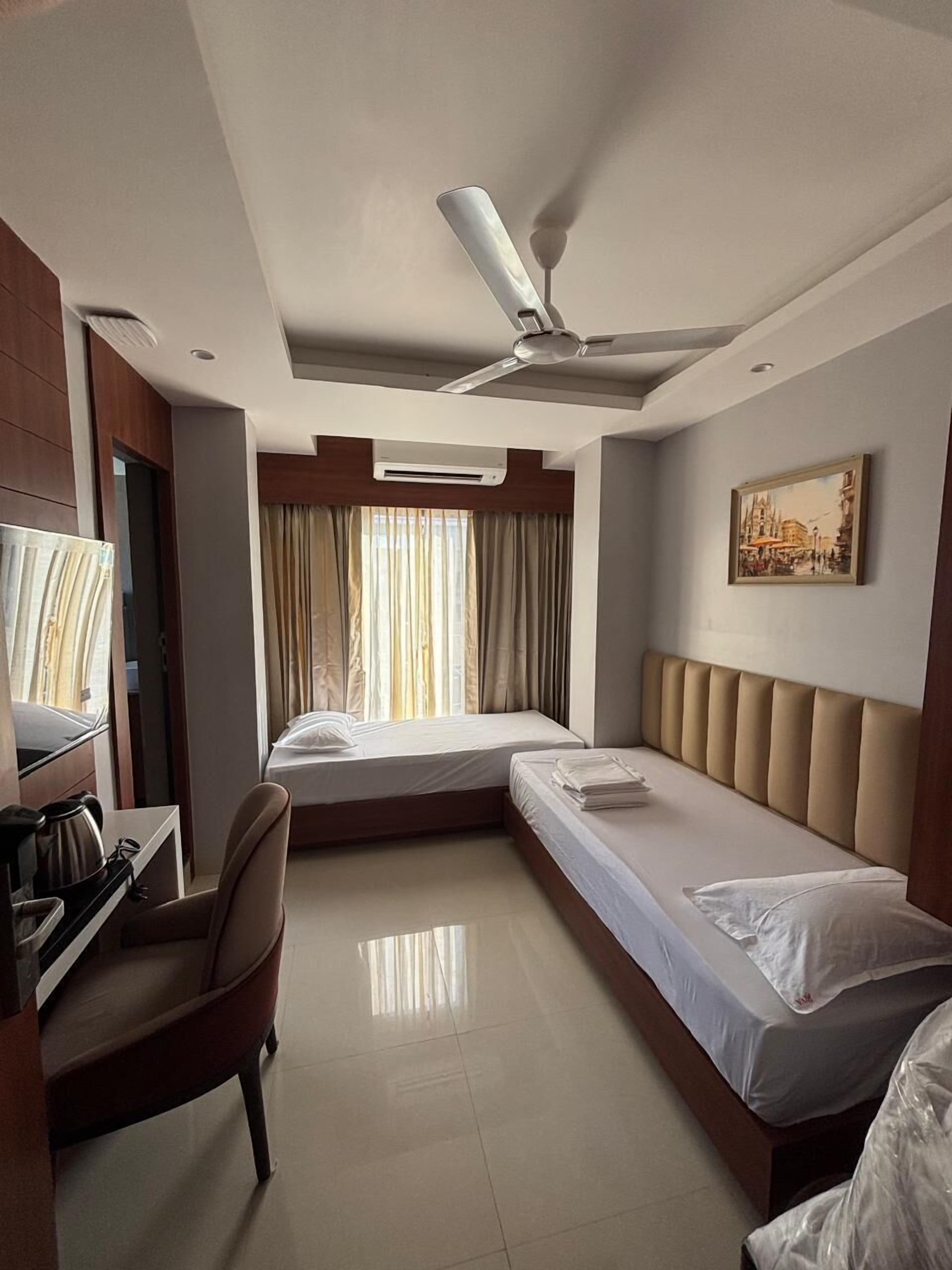 Double or Twin Room | Desk, laptop workspace, free WiFi