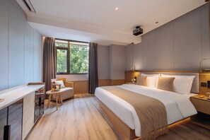 Premier Room | Premium bedding, down duvets, memory-foam beds, desk - Lan Feng Jiu Dian (Xi'an)