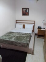 Habitación doble | Escritorio, espacio para trabajar con un portátil, wifi gratis