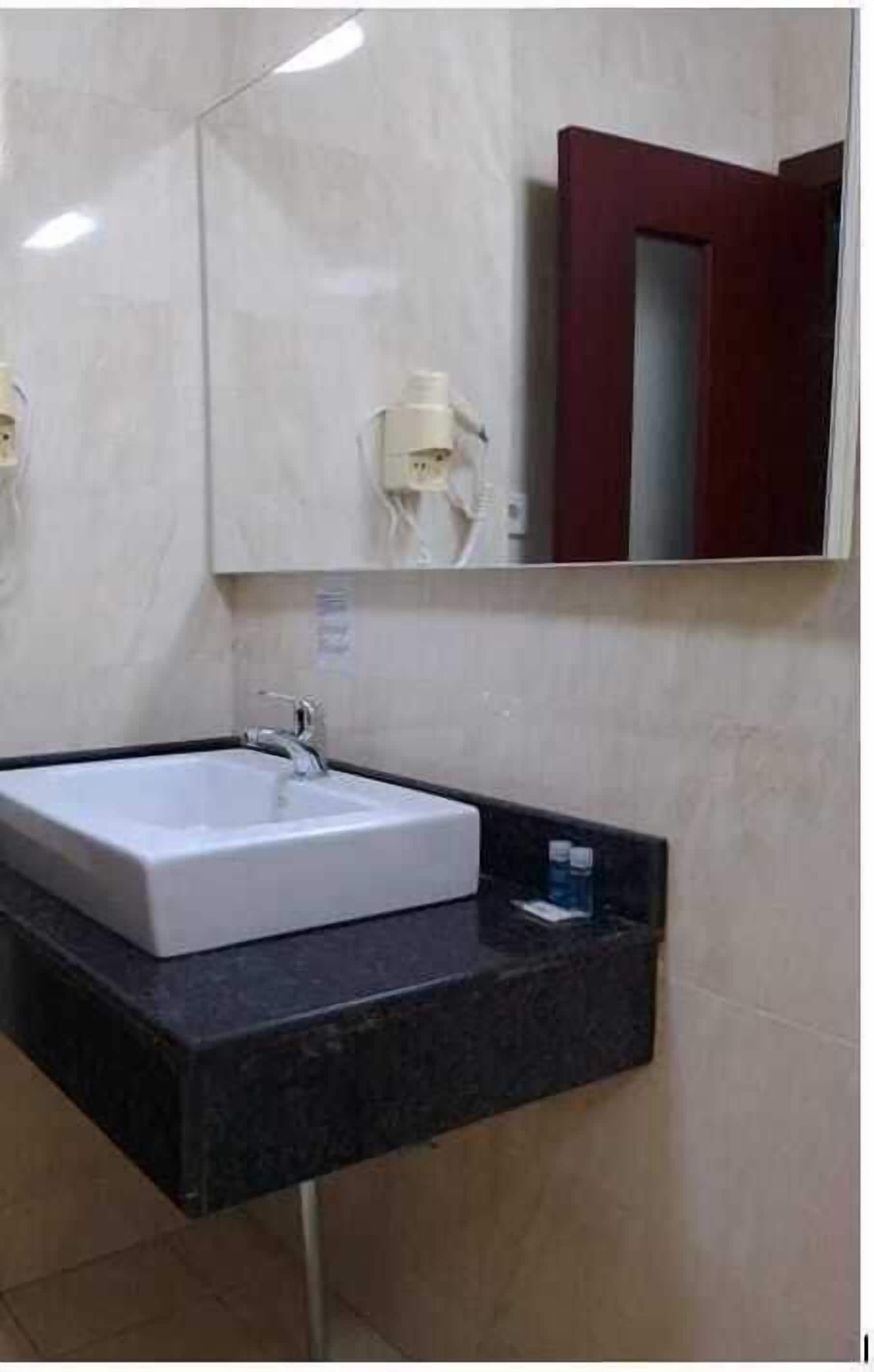 ダブルルーム | バスルーム | タオル、石鹸、トイレットペーパー