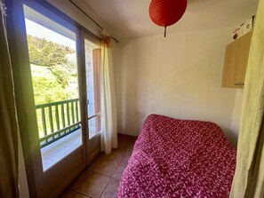 Room - Studio cabin for 4, close to slopes with parking (Les Angles)