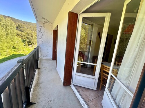 Studio cabin for 4, close to slopes with parking