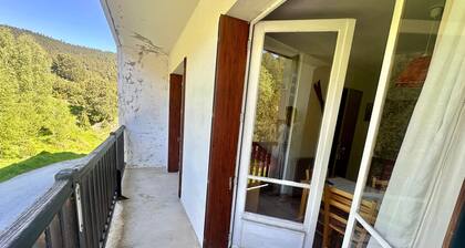 Studio cabin for 4, close to slopes with parking