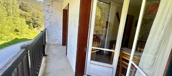 Studio cabin for 4, close to slopes with parking