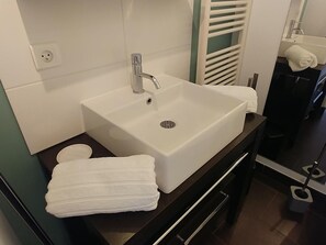Bathroom - Duplex apartment in Portbail with Wi-Fi, close to the sea (Portbail)