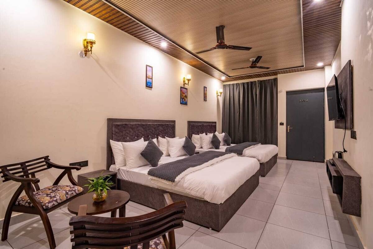 Family Room | Free WiFi