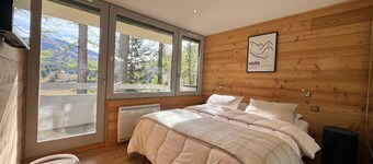 Spacious family apartment at slopes in Vars with parking