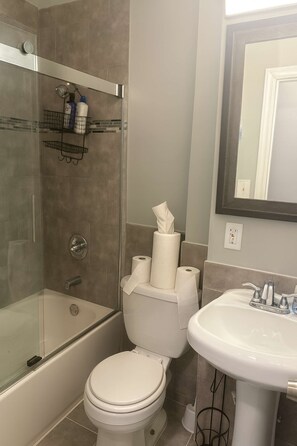 Unclassified image, 4 of 11, button - DIAMOND HORIZON SUITE (PHILADELPHIA)