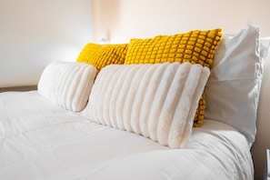 1 soverom, safe på rommet, skrivebord og strykejern/-brett