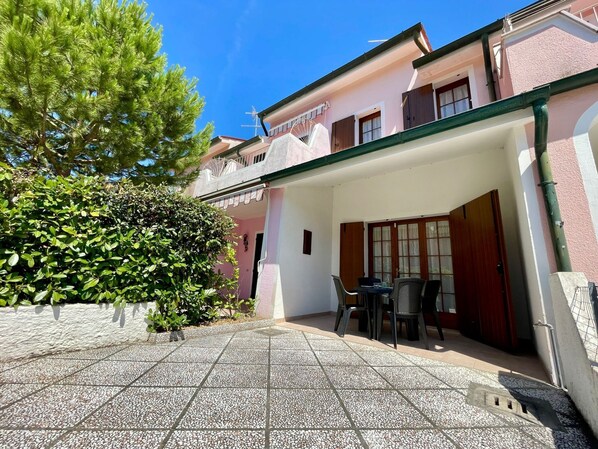 Exterior - Colorful villa close to the sea (Porto Santa Margherita)
