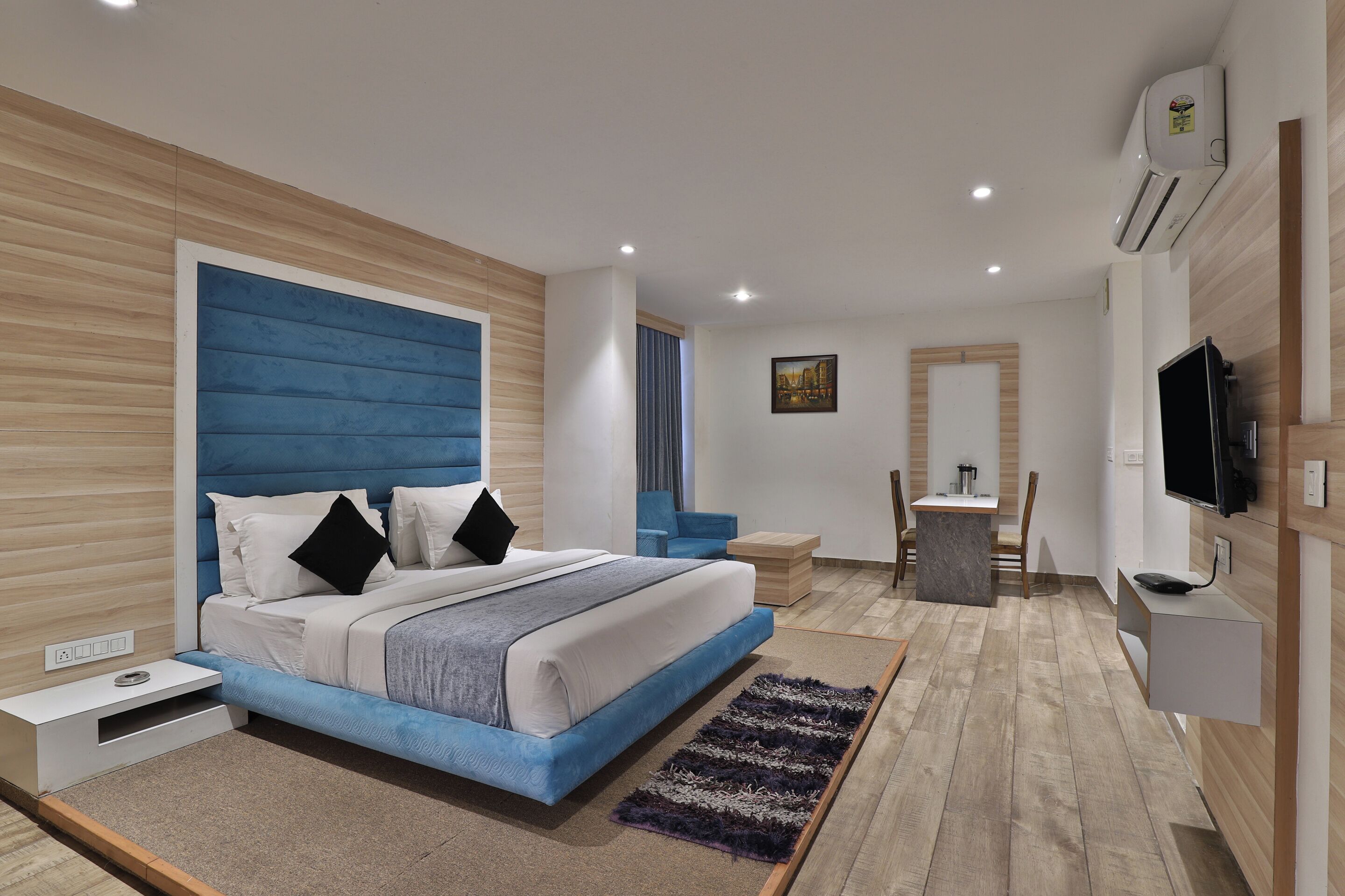 Diamond Room | Free WiFi