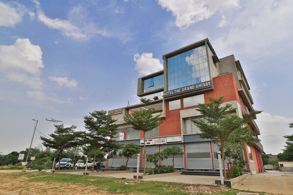 Exterior - Hotel The Grand Shivay (Gandhinagar)